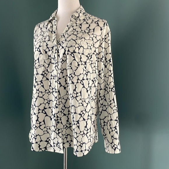 Talbots button down blouse . With hearts and signature buttons L - Picture 1 of 7